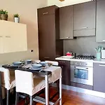 Regina Di - Private Garden, Free Undercover Parking *