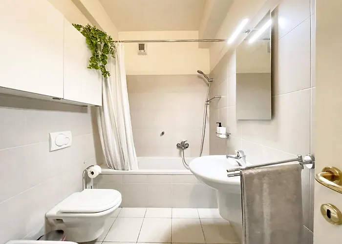 Regina Di - Private Garden, Free Undercover Parking